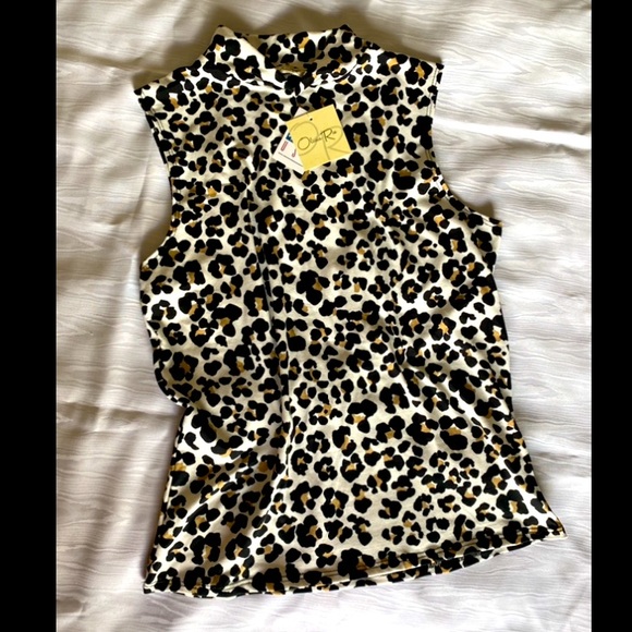 Tops - Cheetah print high neck sleeveless top